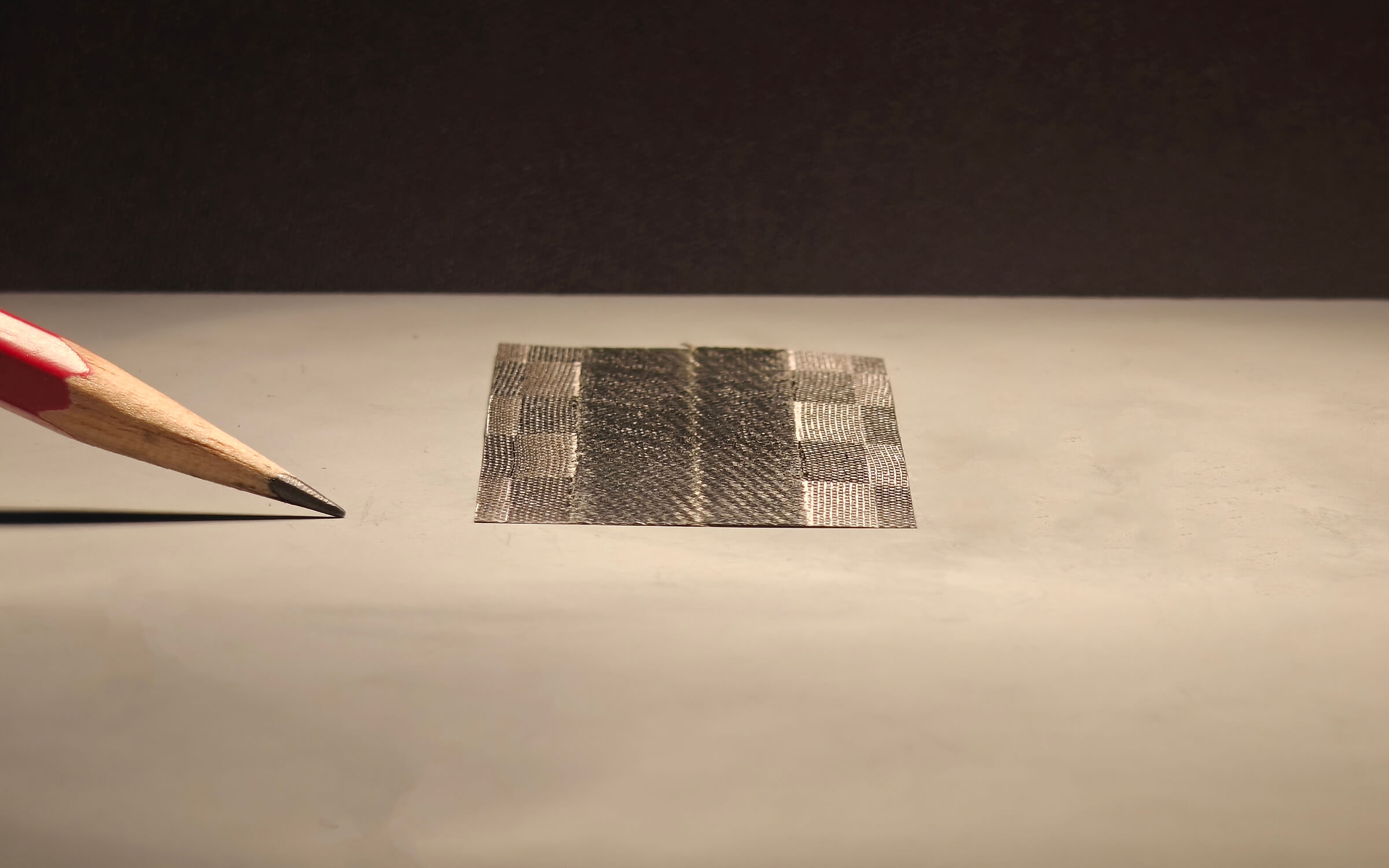 Carbon Hinge closed